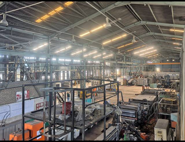 9,058M² BUILDING FOR SALE IN TUNNEY